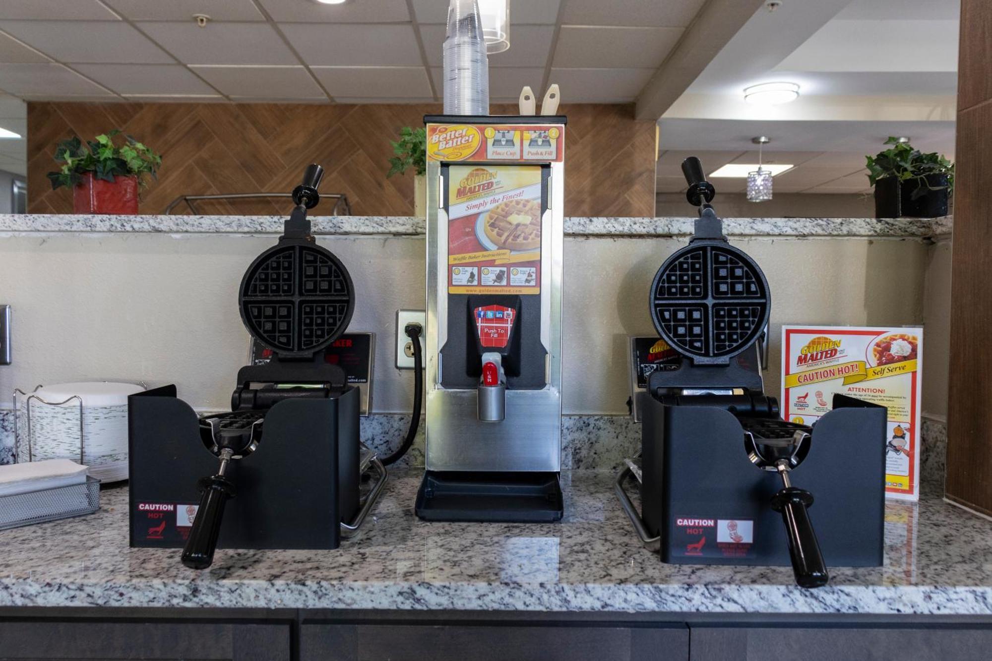 Super 8 By Wyndham Smithfield-Selma Hotel Екстериор снимка
