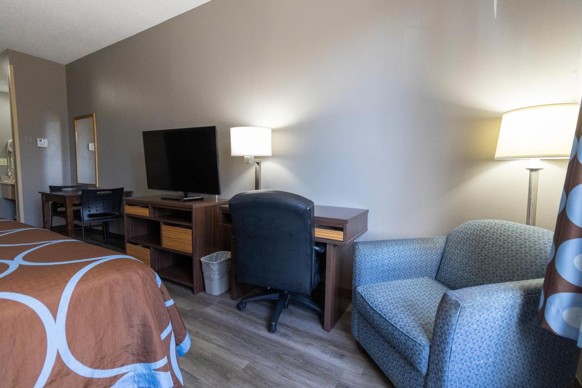 Super 8 By Wyndham Smithfield-Selma Hotel Екстериор снимка